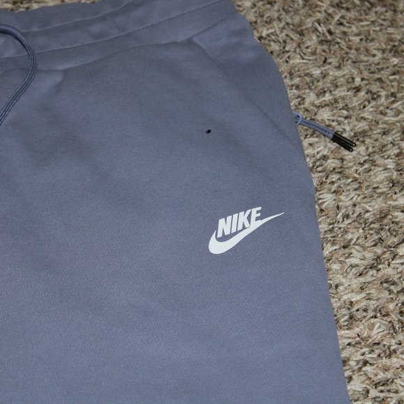 Womens Nike Tech Fleece pants - Picture 2 of 4